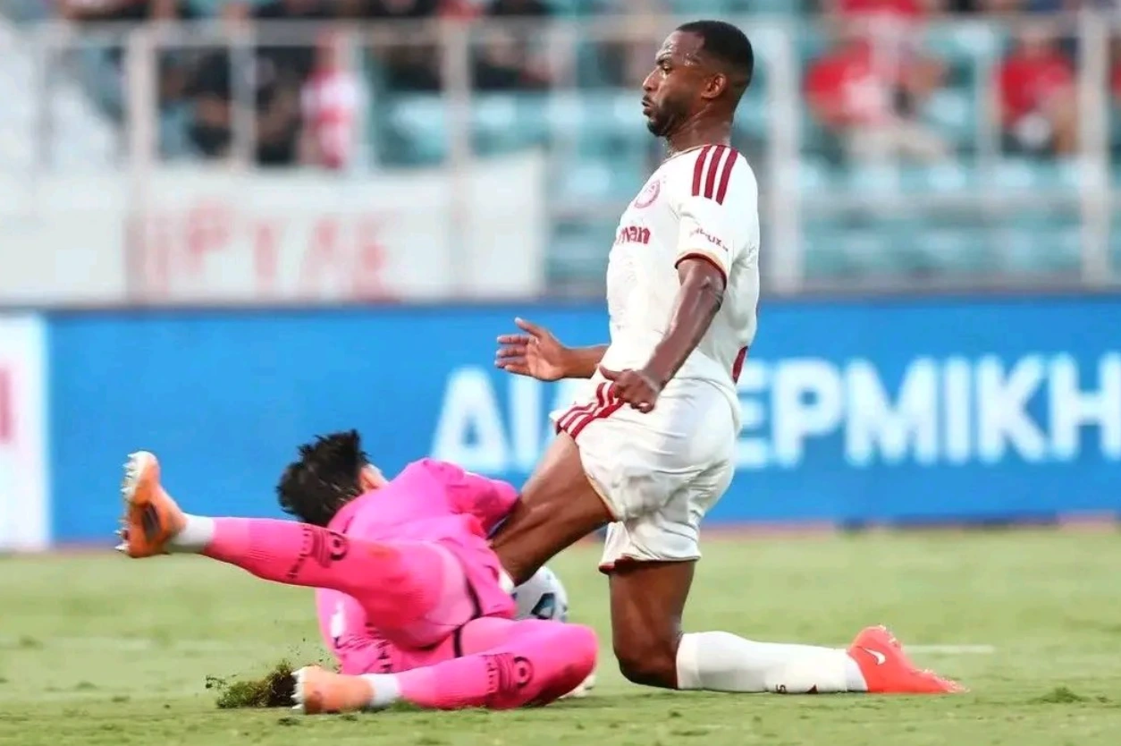 مدرب أولمبياكوس يكشف حجم صدمة إصابة الكعبي: «لم يرغب أي لاعب في العودة إلى الملعب»