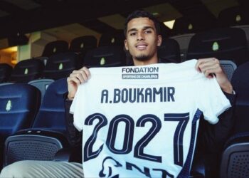 شارلروا يجدد عقد المغربي أمين بوكامير حتى 2030