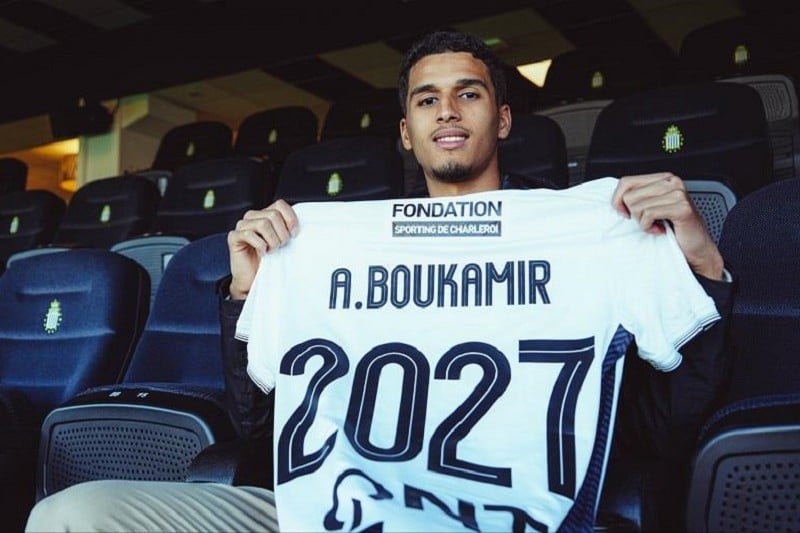 شارلروا يجدد عقد المغربي أمين بوكامير حتى 2030